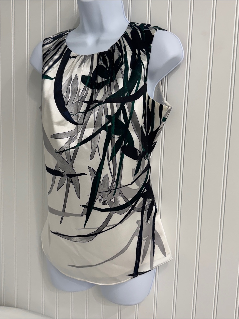 Tahari Cream Sleeveless Shell with Black & Green Abstract Print